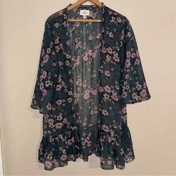 American Eagle Outfitters Tops - AMERICAN EAGLE FLORAL KIMONO SIZE L/XL